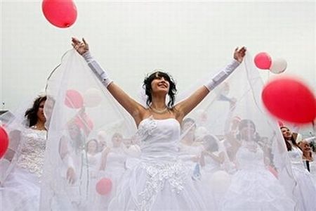 The parade of brides in Kursk, Russia (36 pics)