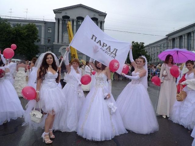 The parade of brides in Kursk, Russia (36 pics)