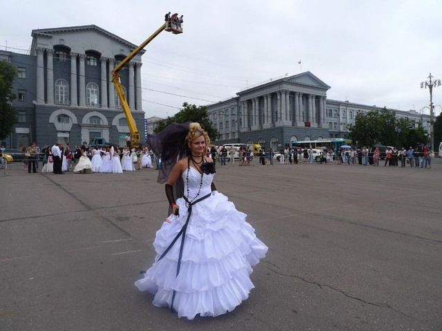 The parade of brides in Kursk, Russia (36 pics)