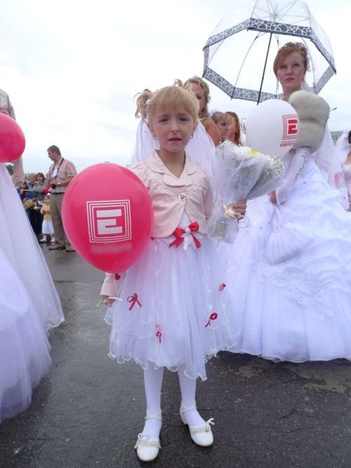 The parade of brides in Kursk, Russia (36 pics)