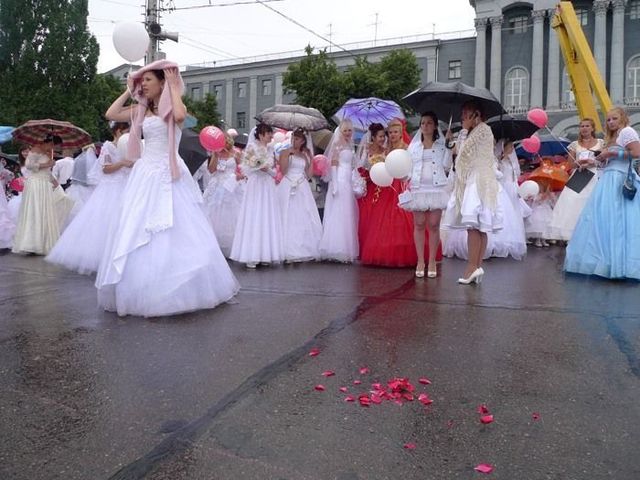 The parade of brides in Kursk, Russia (36 pics)