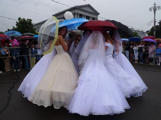 The parade of brides in Kursk, Russia (36 pics)