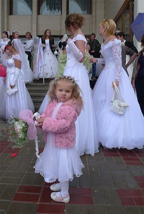 The parade of brides in Kursk, Russia (36 pics)