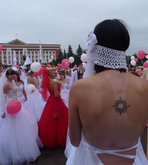 The parade of brides in Kursk, Russia (36 pics)