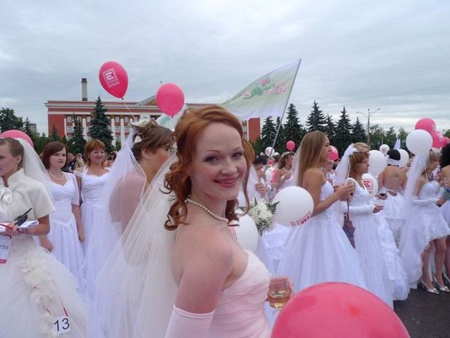 The parade of brides in Kursk, Russia (36 pics)