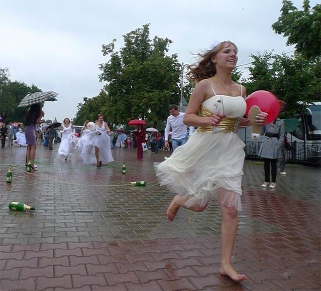 The parade of brides in Kursk, Russia (36 pics)