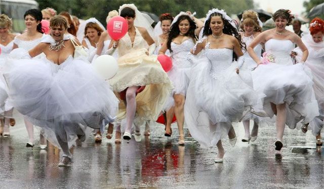 The parade of brides in Kursk, Russia (36 pics)