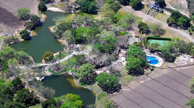 Neverland Ranch - the former home of Michael Jackson (61 pics)