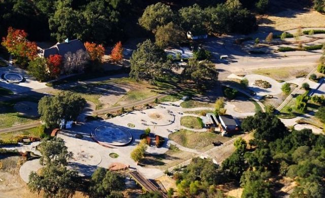 Neverland Ranch - the former home of Michael Jackson (61 pics)