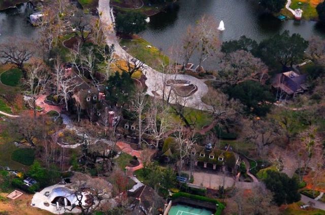 Neverland Ranch - the former home of Michael Jackson (61 pics)