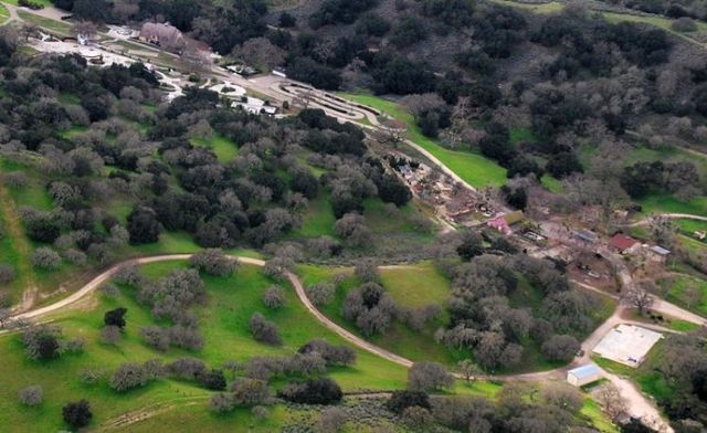 Neverland Ranch - the former home of Michael Jackson (61 pics)