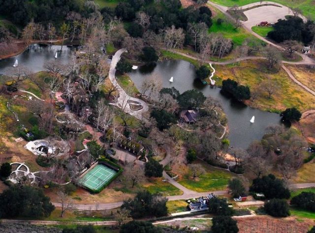 Neverland Ranch - the former home of Michael Jackson (61 pics)