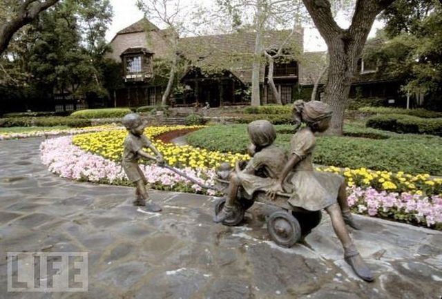 Neverland Ranch - the former home of Michael Jackson (61 pics)