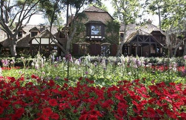 Neverland Ranch - the former home of Michael Jackson (61 pics)