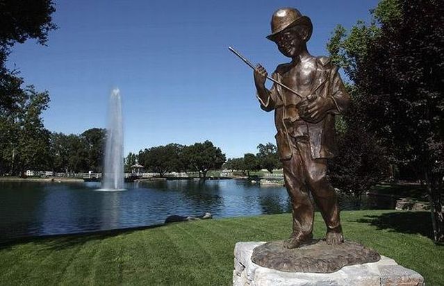 Neverland Ranch - the former home of Michael Jackson (61 pics)