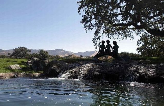 Neverland Ranch - the former home of Michael Jackson (61 pics)