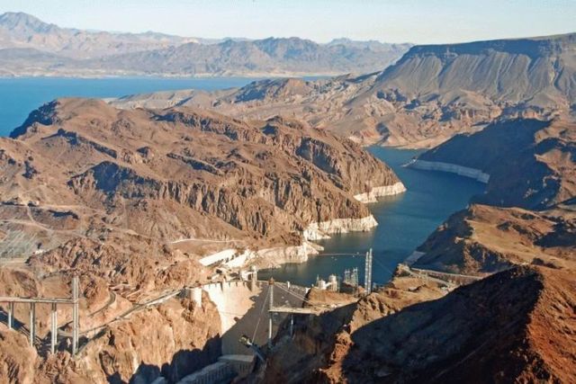 Construction of the bridge over the Hoover Dam (16 pics)