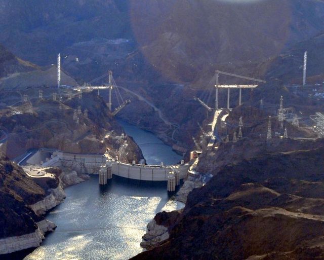 Construction of the bridge over the Hoover Dam (16 pics)