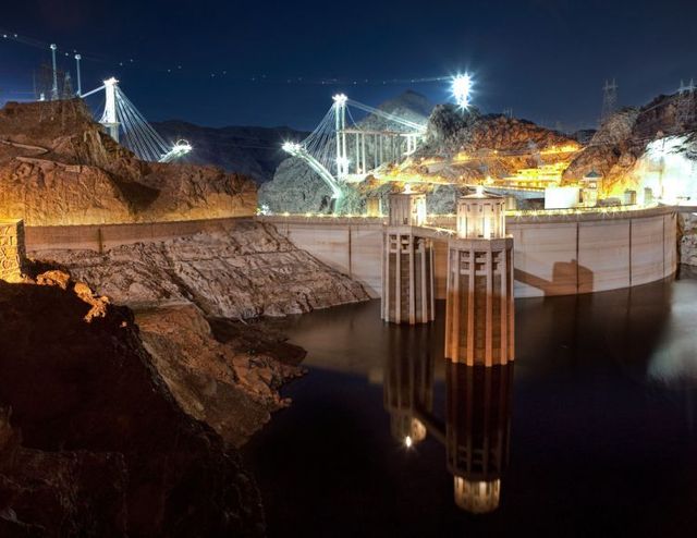 Construction of the bridge over the Hoover Dam (16 pics)