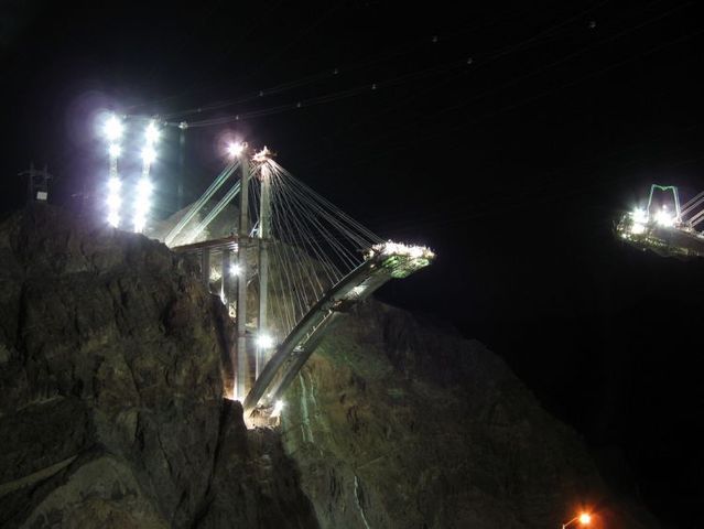 Construction of the bridge over the Hoover Dam (16 pics)
