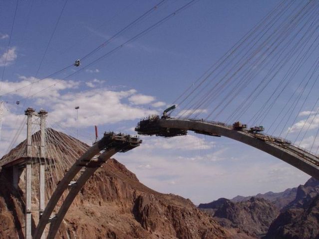 Construction of the bridge over the Hoover Dam (16 pics)