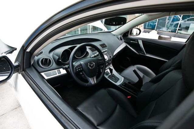 A new car and narrow gates (11 pics)