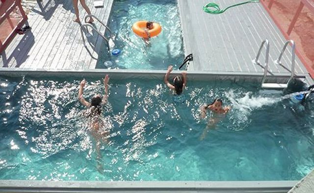 Cheap swimming pool (6 pics)