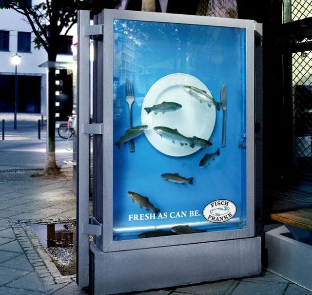 Restaurant arresting ad (4 pics+1 video)