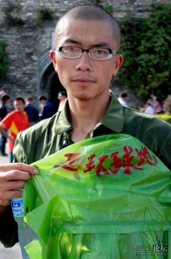 Greenpeace in Chinese way (8 pics)