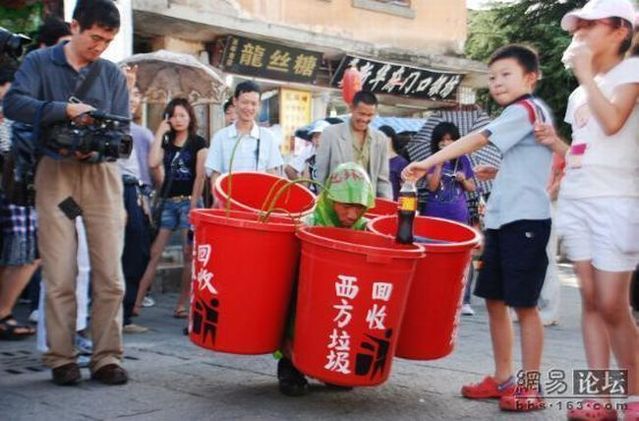 Greenpeace in Chinese way (8 pics)