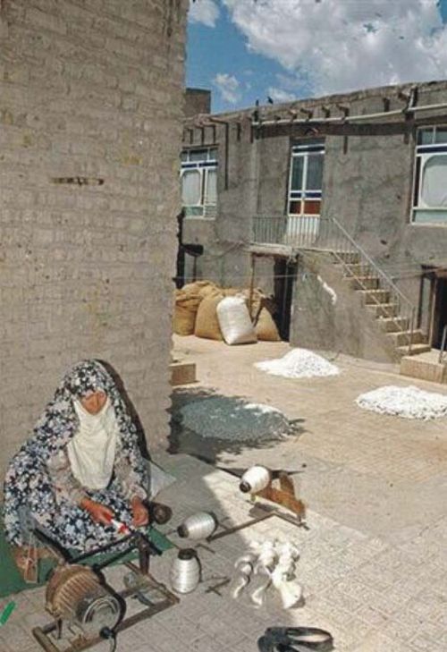 How they make pure silk yarn (20 pics)