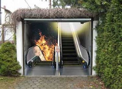 Posters on the garage door (35 pics)