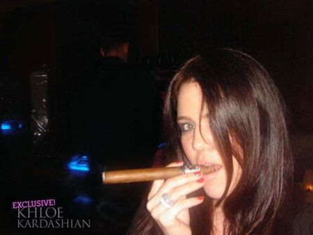 25 sexy female celebrities smoking cigars (25 pics)