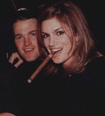 25 sexy female celebrities smoking cigars (25 pics)