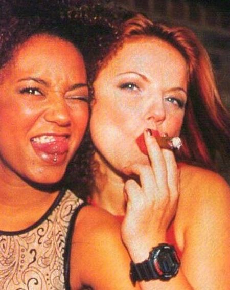 25 sexy female celebrities smoking cigars (25 pics)