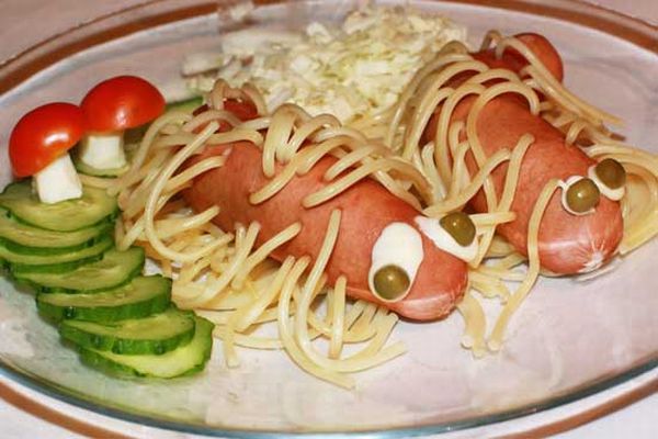 How to eat sausages and spaghettis with fun! (12 pics)