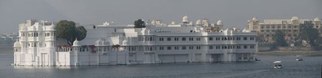 India’s Lake Palace has become a ‘Mud Palace’! (15 pics)