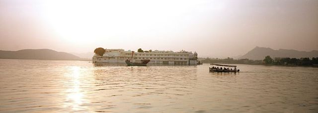 India’s Lake Palace has become a ‘Mud Palace’! (15 pics)