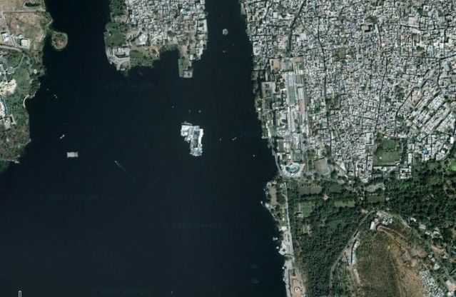 India’s Lake Palace has become a ‘Mud Palace’! (15 pics)