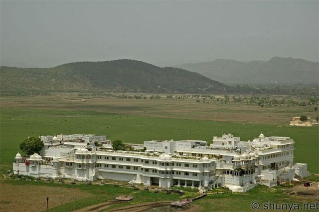 India’s Lake Palace has become a ‘Mud Palace’! (15 pics)