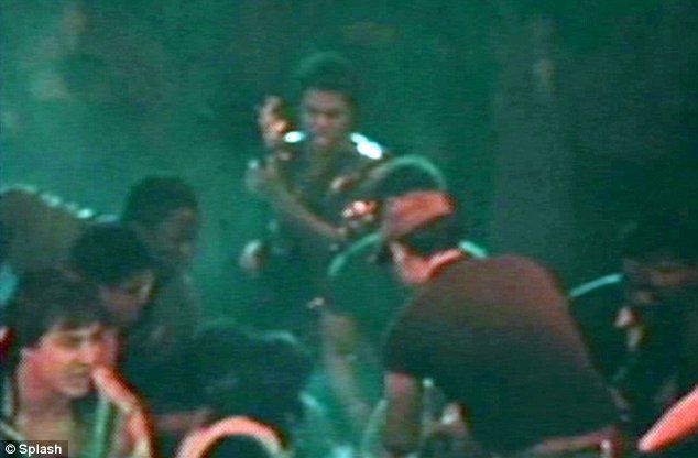Michael Jackson’s hair on fire in Pepsi advert (12 pics + 1 video)