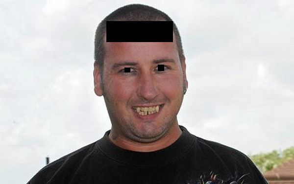 Security guard became the devil (6 pics)