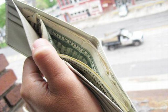 Money or wallet? (7 pics)