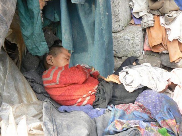The most horrific methods of begging (4 pics)