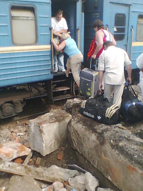 Russian Rail Station (5 pics)