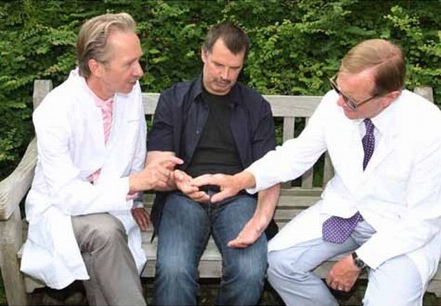 Dünyadaki ilk tam çift kol nakli