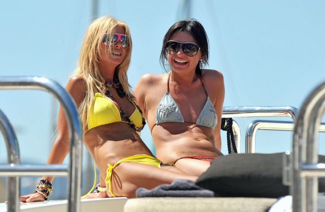 Tara Reid in bikini (9 pics)