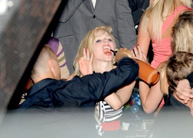 Drunk and famous (40 pics)
