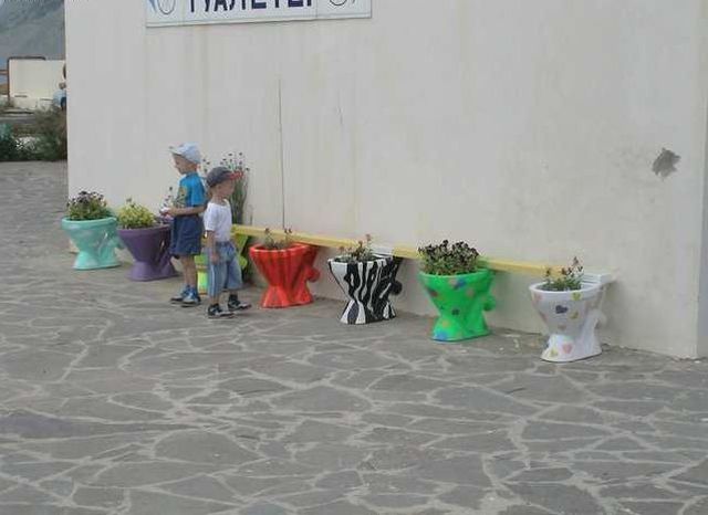 Toilets can be different (103 pics)