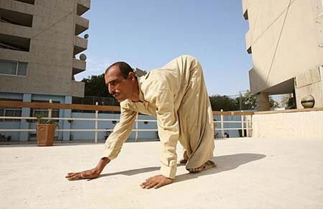 Quadruped humans (10 pics)